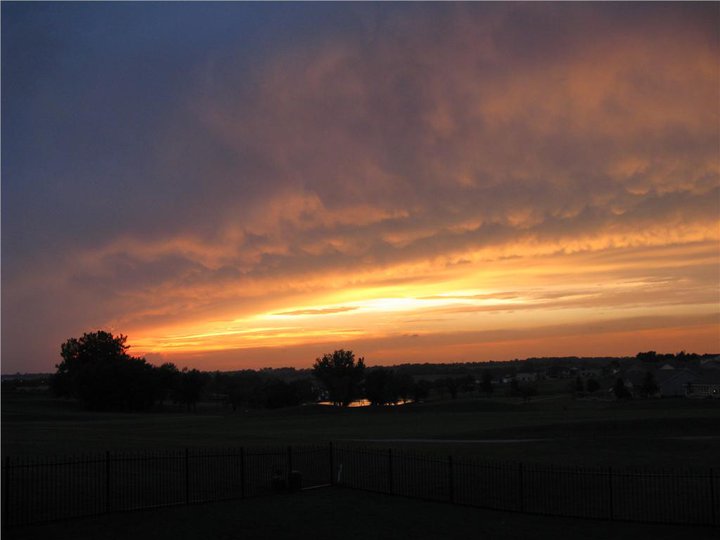 268163_1882063487718_806829_n